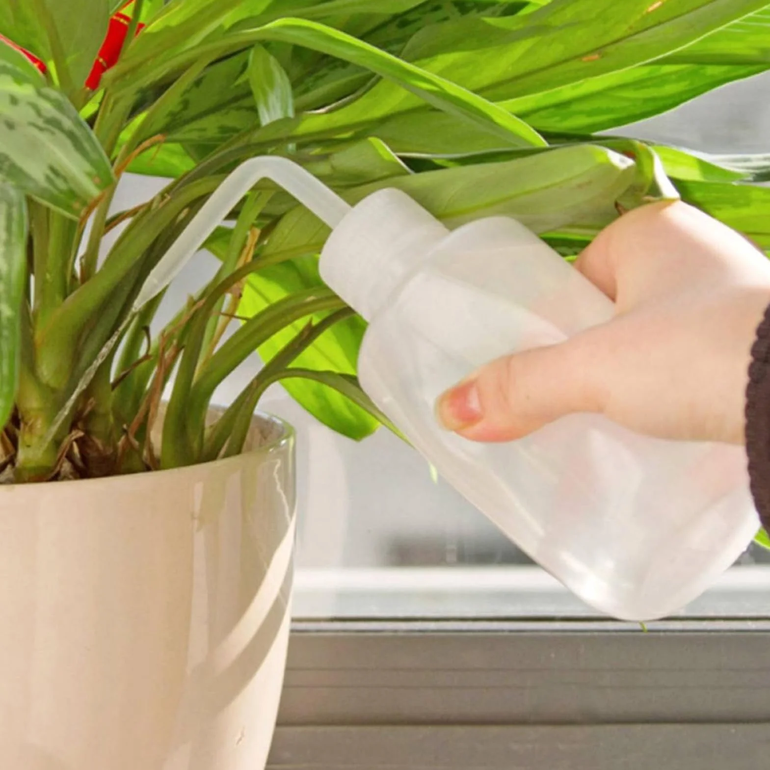 Safety Wash Bottle, Squeeze Water Bottle, Narrow Mouth Dispenser, Flow-Control Spout Design, Precision Tip, Lab Washing Cleaning Use, 6.89x3.94x2.36 Inches, Clea,r 1 Piece