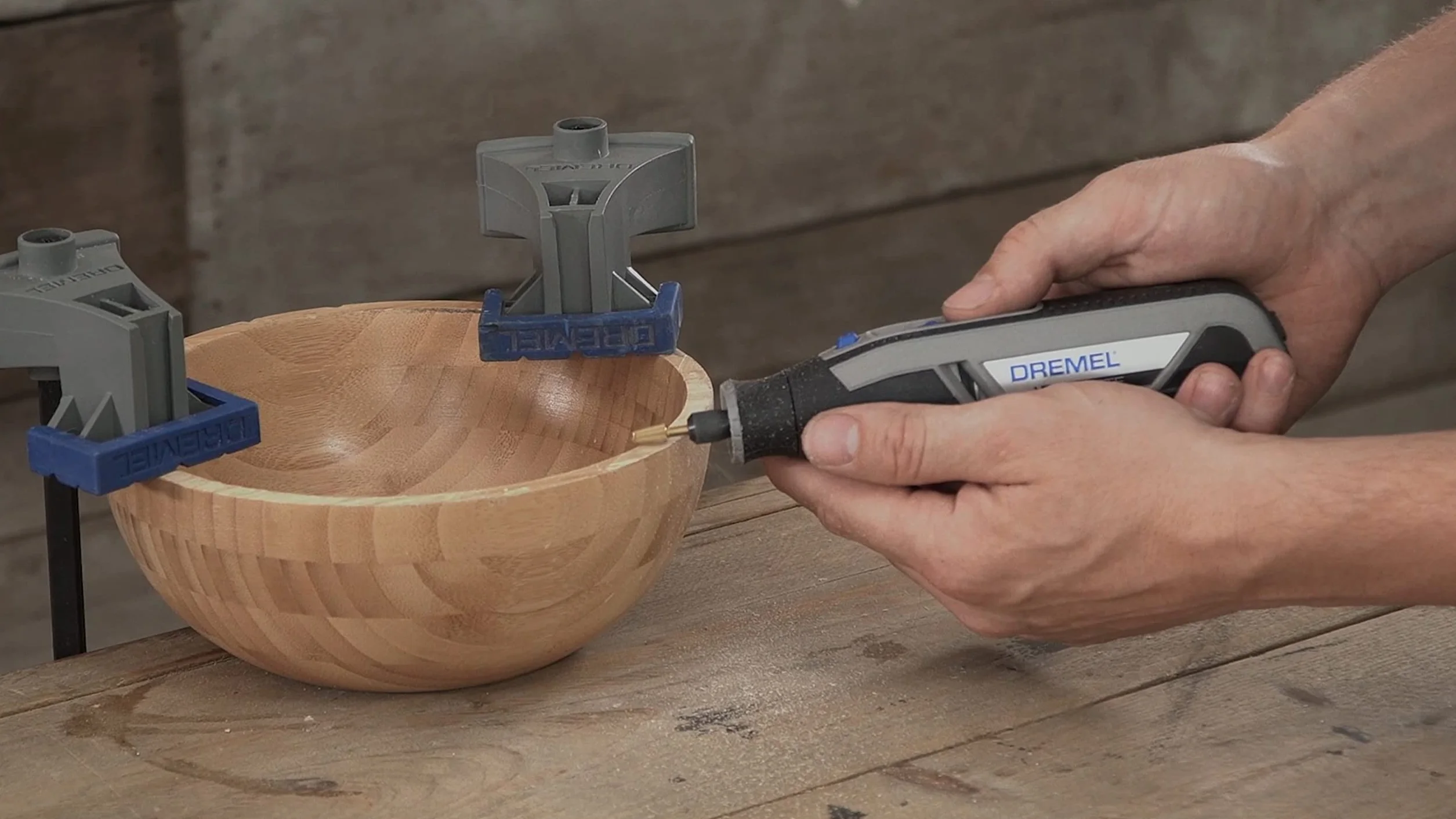 Dremel MAX Wytrzymały frez szybkotnący (117DM) 2 powlekane tytanem wytrzymałe frezy do rzeźbienia i grawerowania, 6,4 mm, maksymalna żywotność