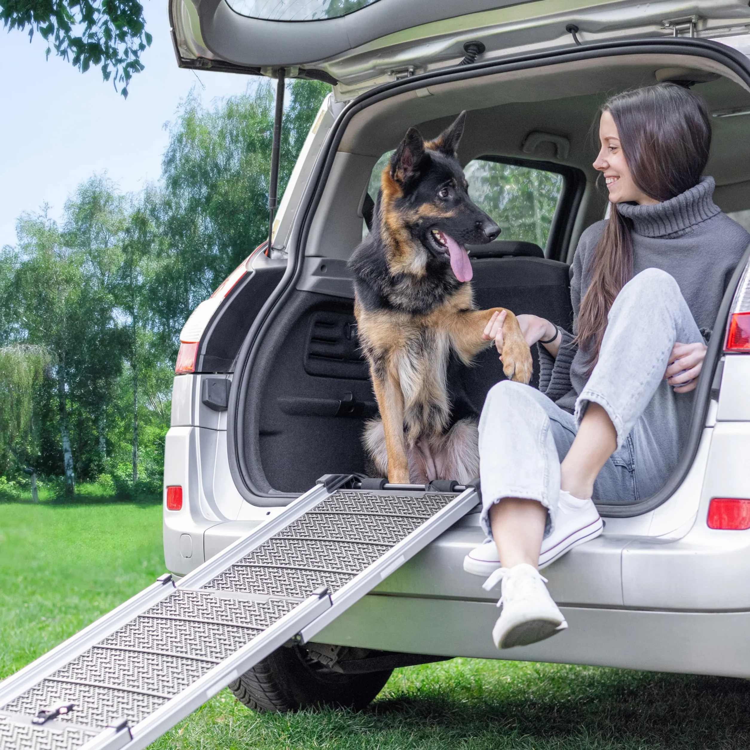 Samochodowa rampa dla psów, składana, teleskopowa, aluminiowa rampa dla dużych psów, stabilne schody dla psów do samochodu i SUV-a, antypoślizgowe, odblaskowe boki, obciążenie 90 kg, klips mocujący
