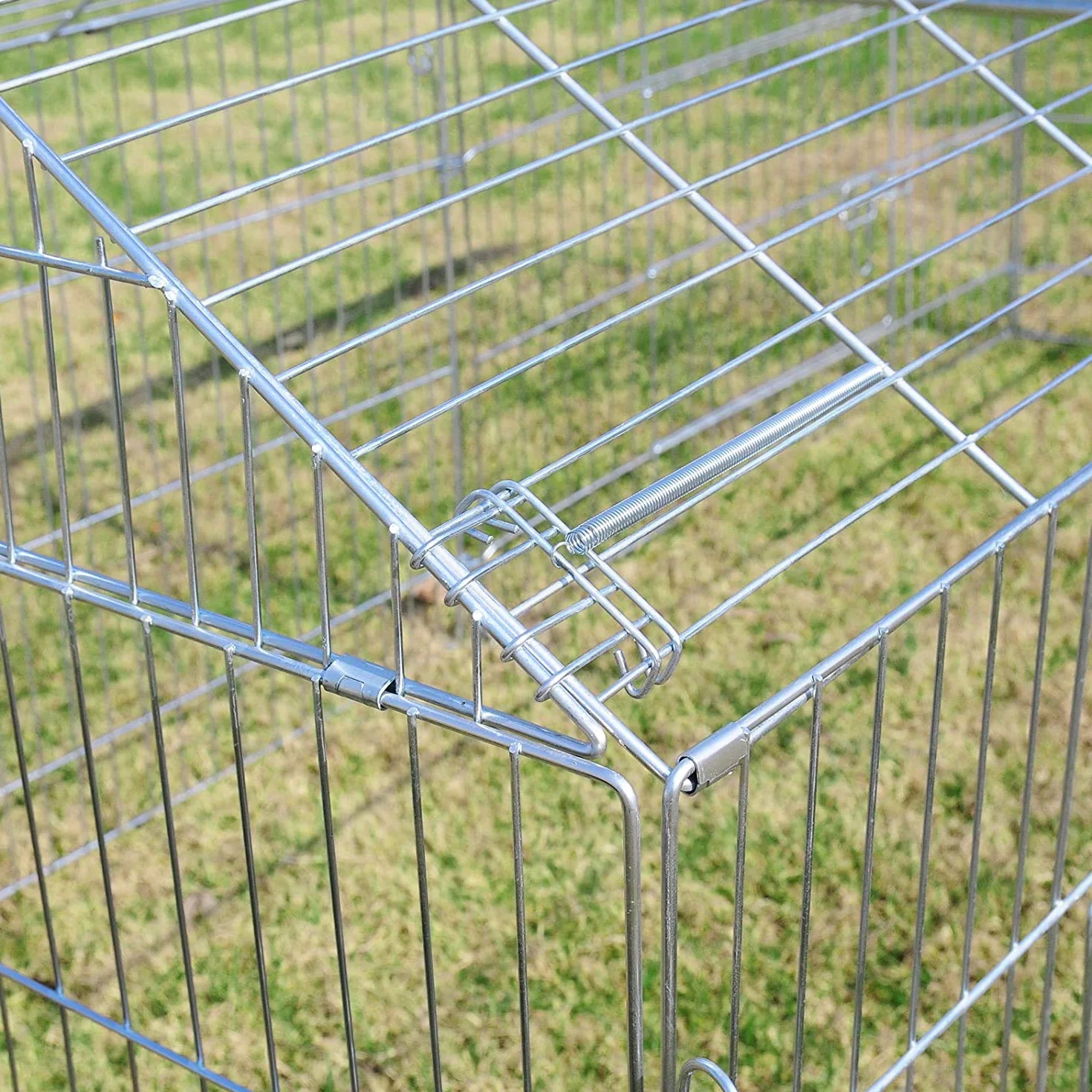 EUGAD wybieg dla królików i małych zwierząt z dachem i ochroną przed słońcem, klatka z drzwiami z zamkiem, odstęp między drutami 4 cm, 220 x 85 x 103 cm