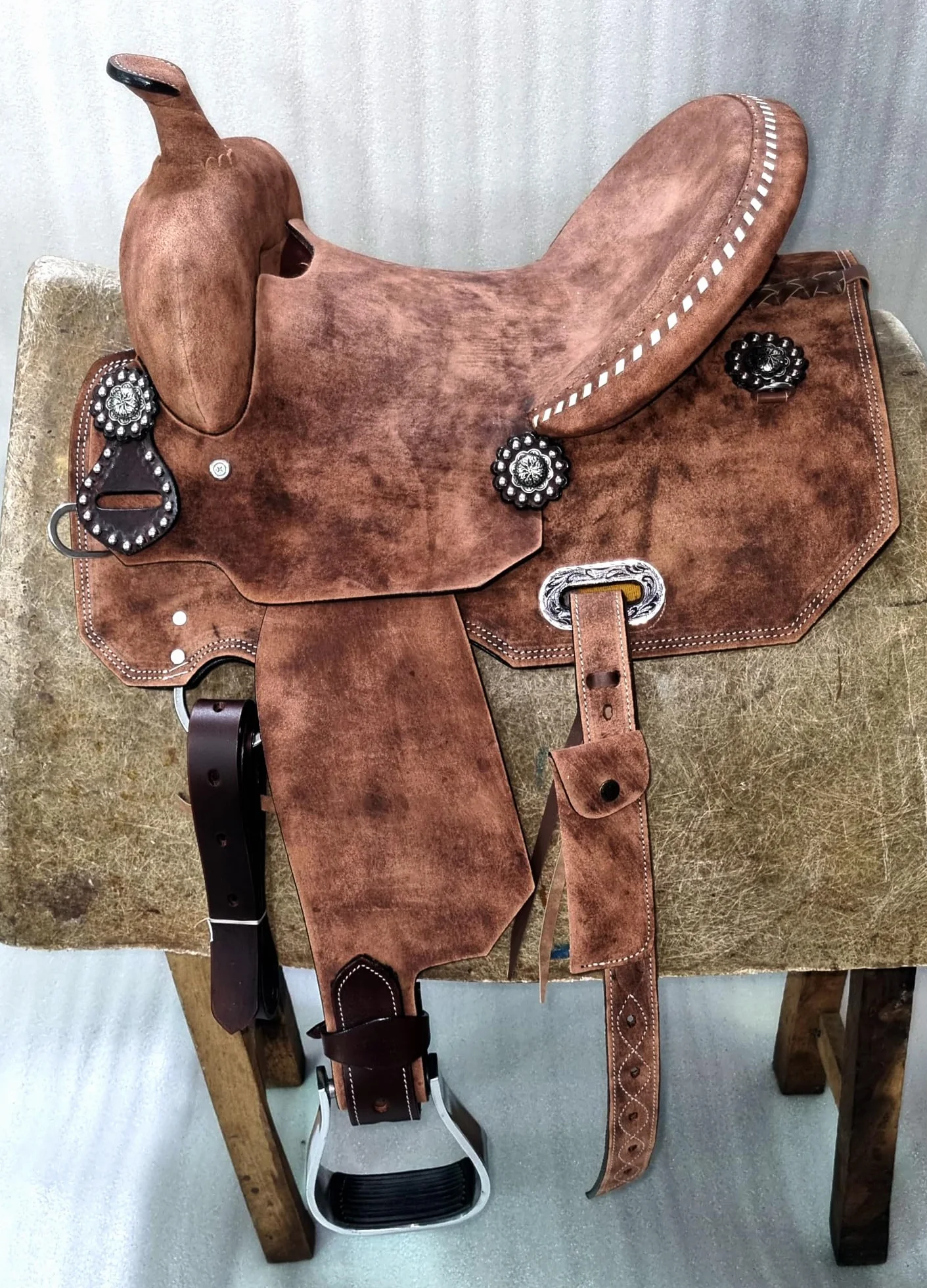Western Youth Dzieci Dziecko Dorosły Barrel Horse Roughout Skórzane Siodło Zamszowe Siedzisko Buckstitch Design 25 cm do 45 cm ME-WLS-288