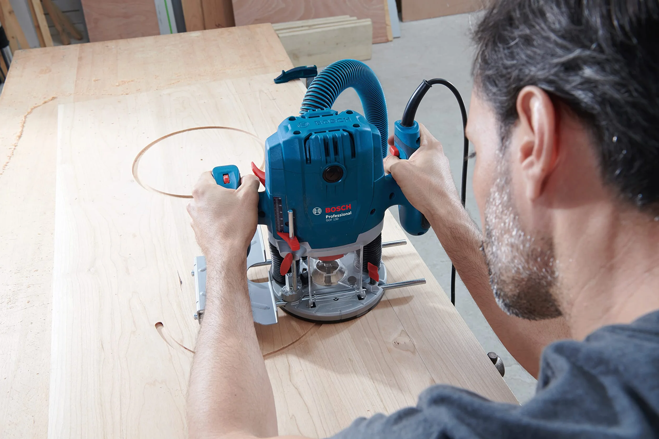 Bosch Professional GOF 130 frezarka górnowrzecionowa