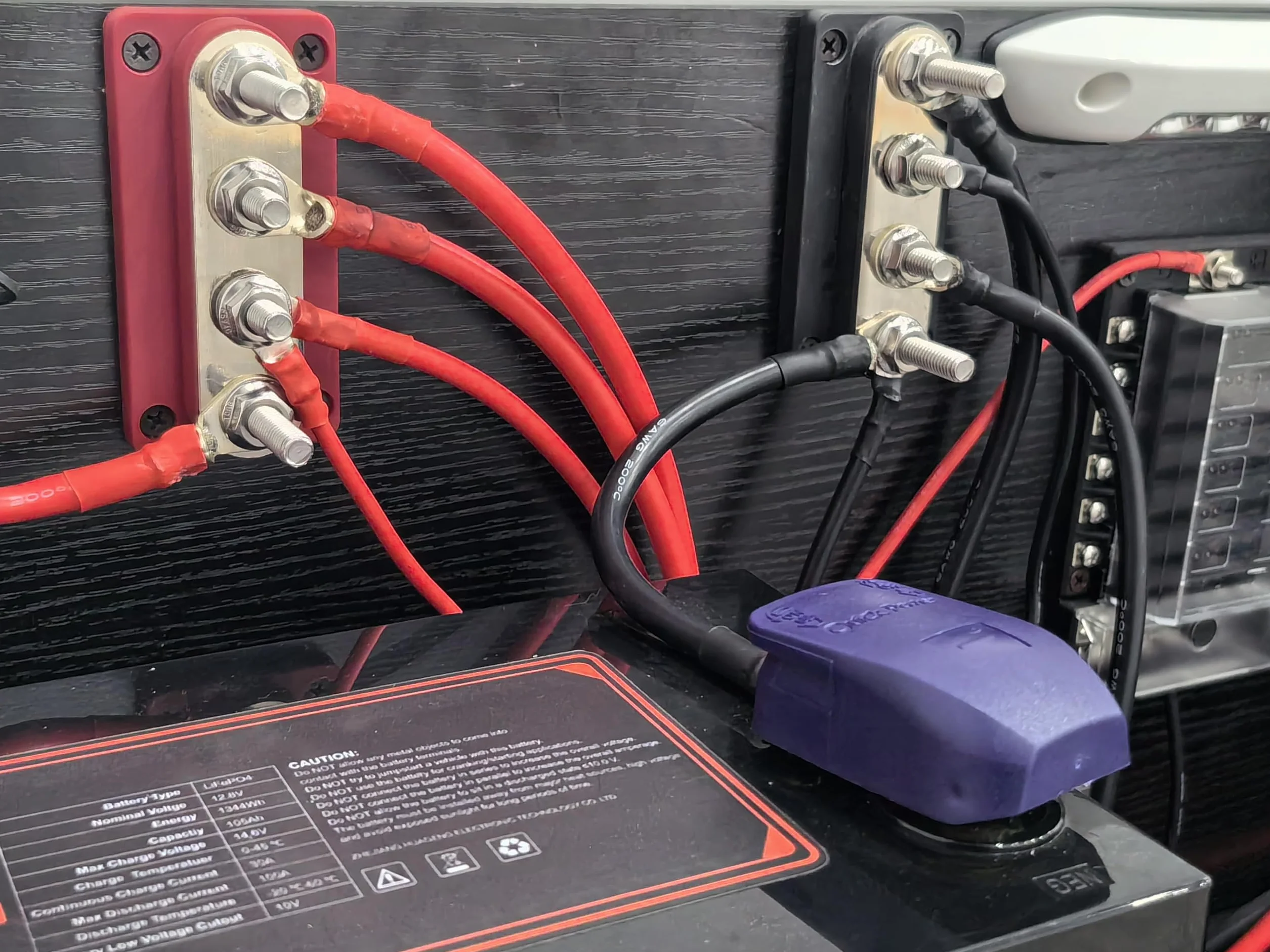 Barre de Bus 300A 12V-48V CC Cuivre Module Robuste 4xM8 Bornes Bloc Distribution Terre avec Couvercle Noir Rouge