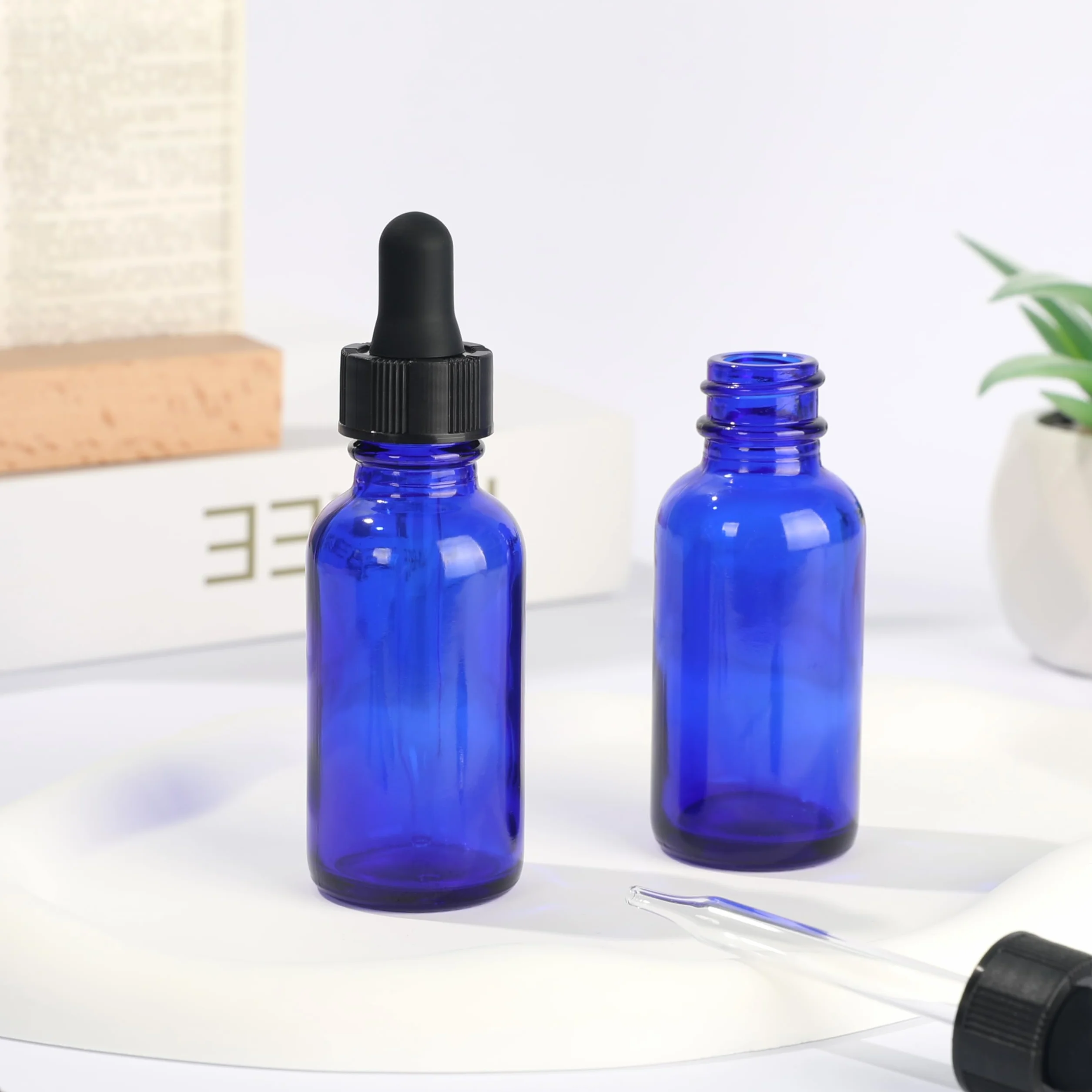 Magic Season Boston okrągłe szklane butelki (niebieskie/30 ml z zakraplaczem / 2 szt.)
