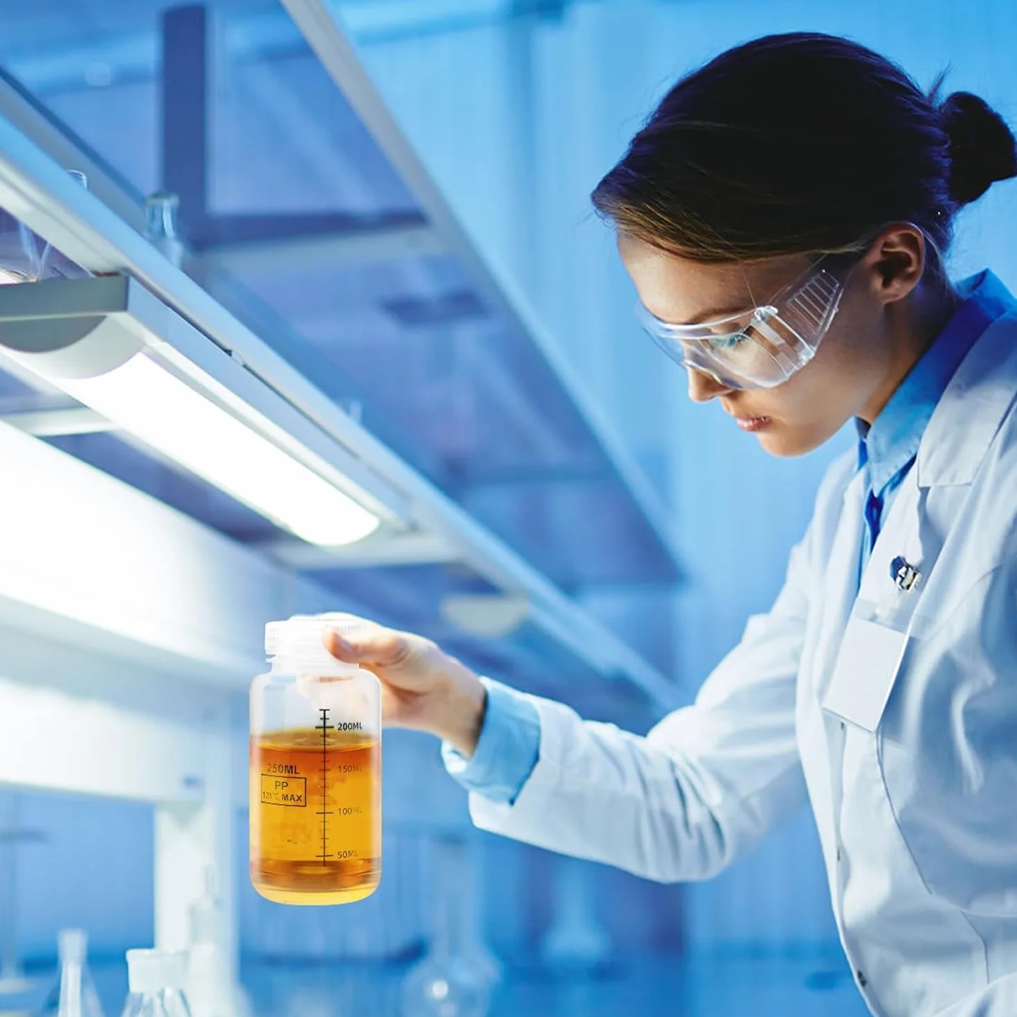 2 butelki z szeroką szyjką 250 ml – butelki laboratoryjne PP z zakrętką, skalą i etykietami, przechowywania środków chemicznych i płynów