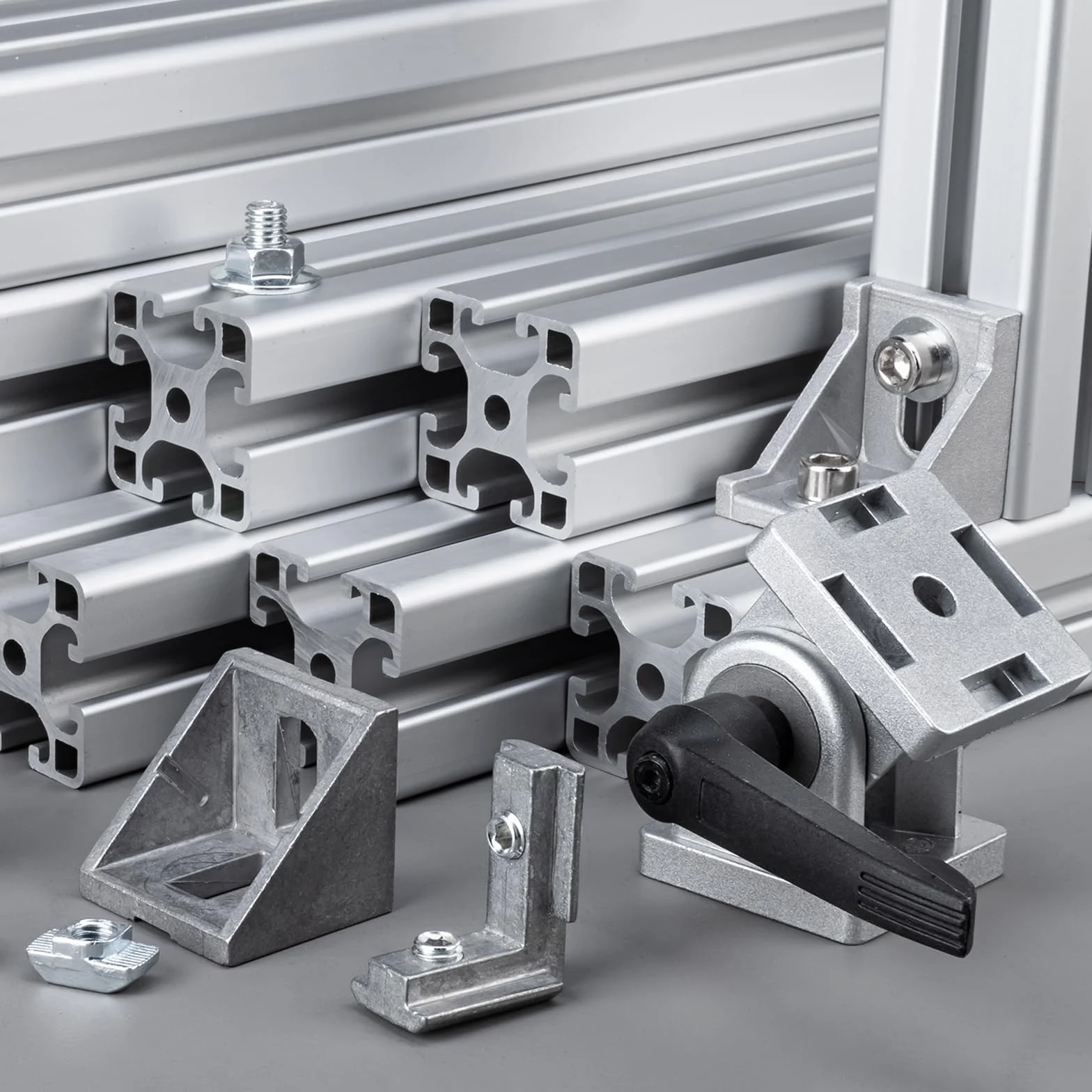 QUARKZMAN 2 szt. 135° kątownik aluminiowy kątownik kątowy wspornik przegubowy łącznik do serii 3030 (odcień srebrny)