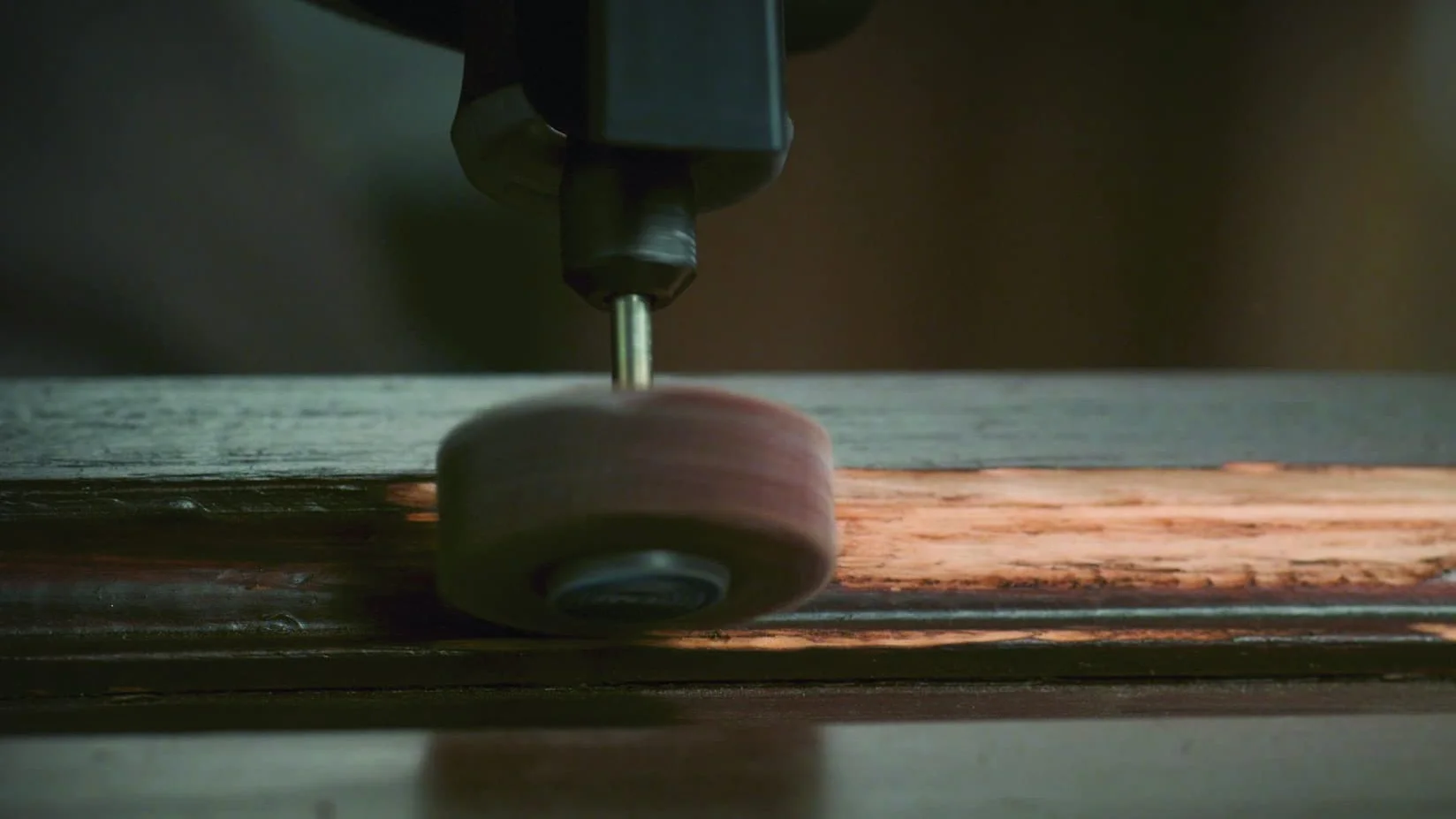 Dremel 504 tarcza płatowa (4,8 mm, ziarnistość 80), akcesorium do narzędzia obrotowego przeznaczone do piaskowania, usuwania lekkiego materiału i wygładzania