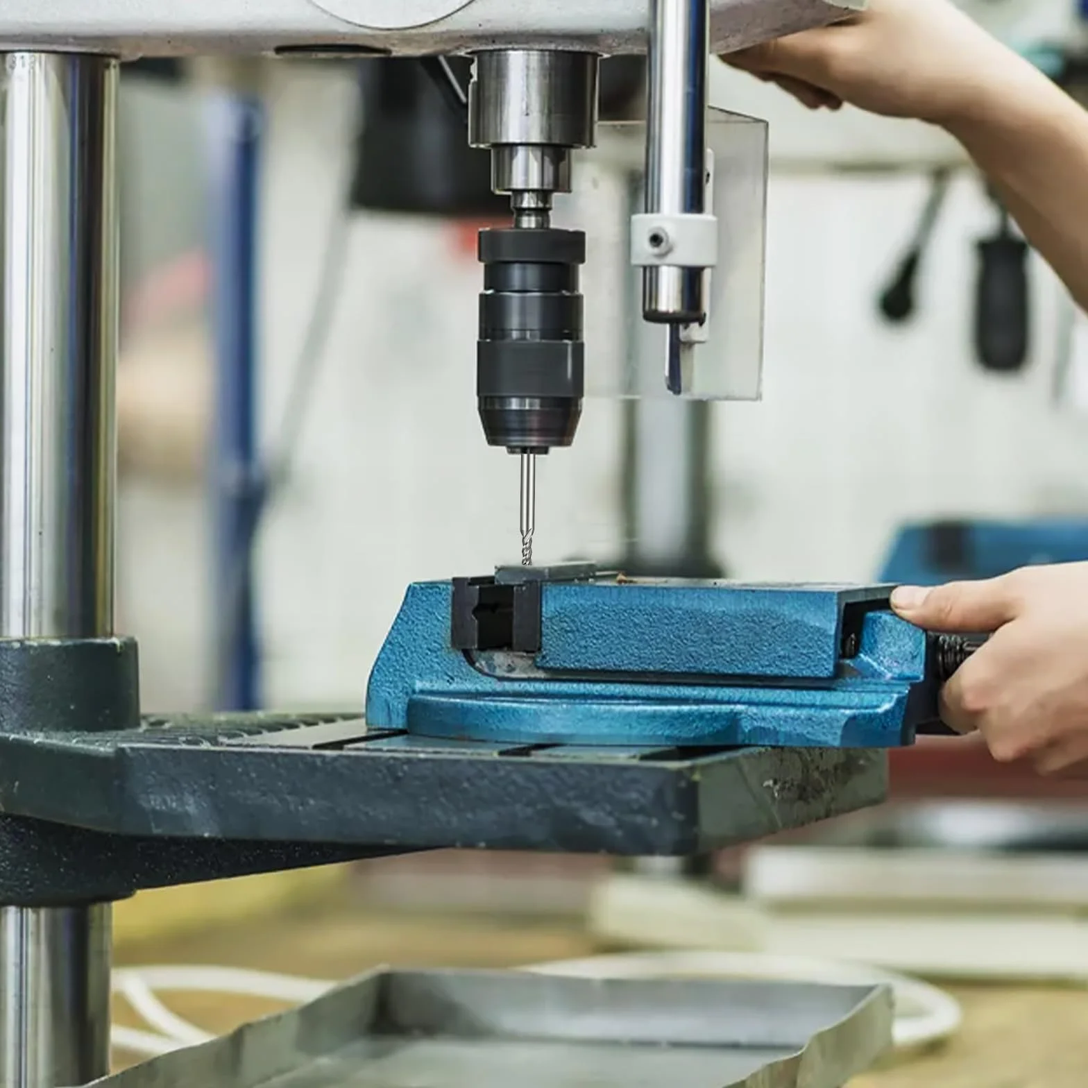 HSEAMALL Zestaw frezów trzpieniowych HSS 10-częściowy 2-12 mm 4 rowki frezy CNC do metalu