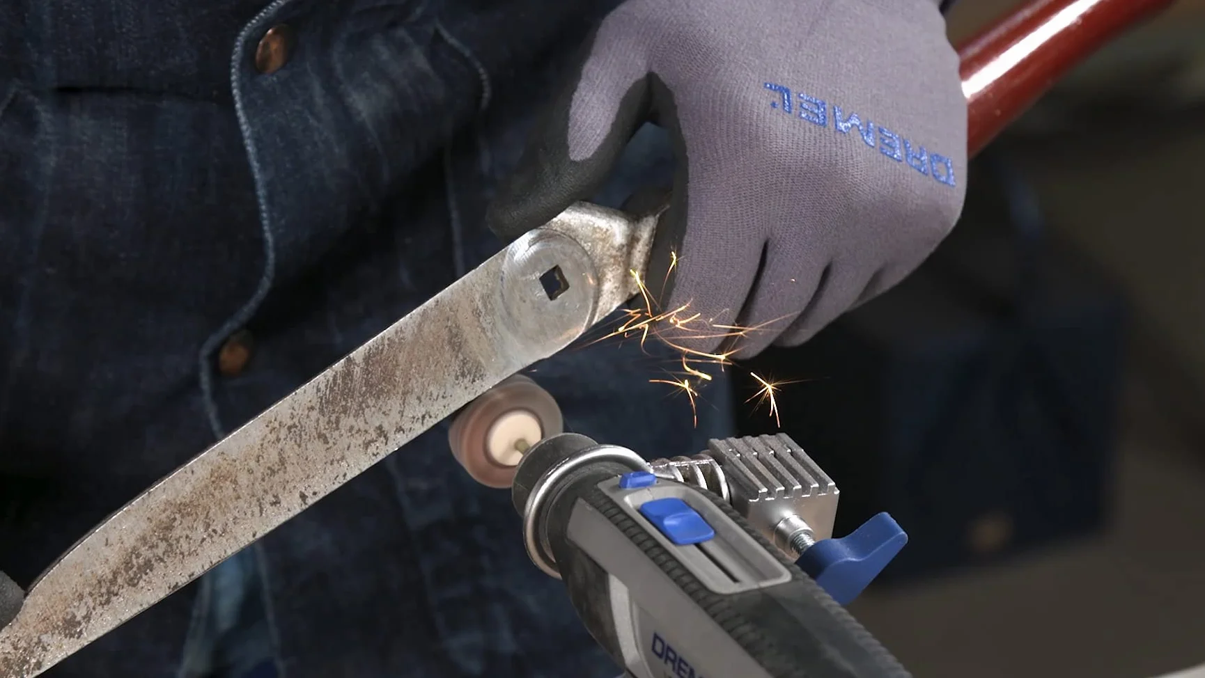 Dremel 504 tarcza płatowa (4,8 mm, ziarnistość 80), akcesorium do narzędzia obrotowego przeznaczone do piaskowania, usuwania lekkiego materiału i wygładzania