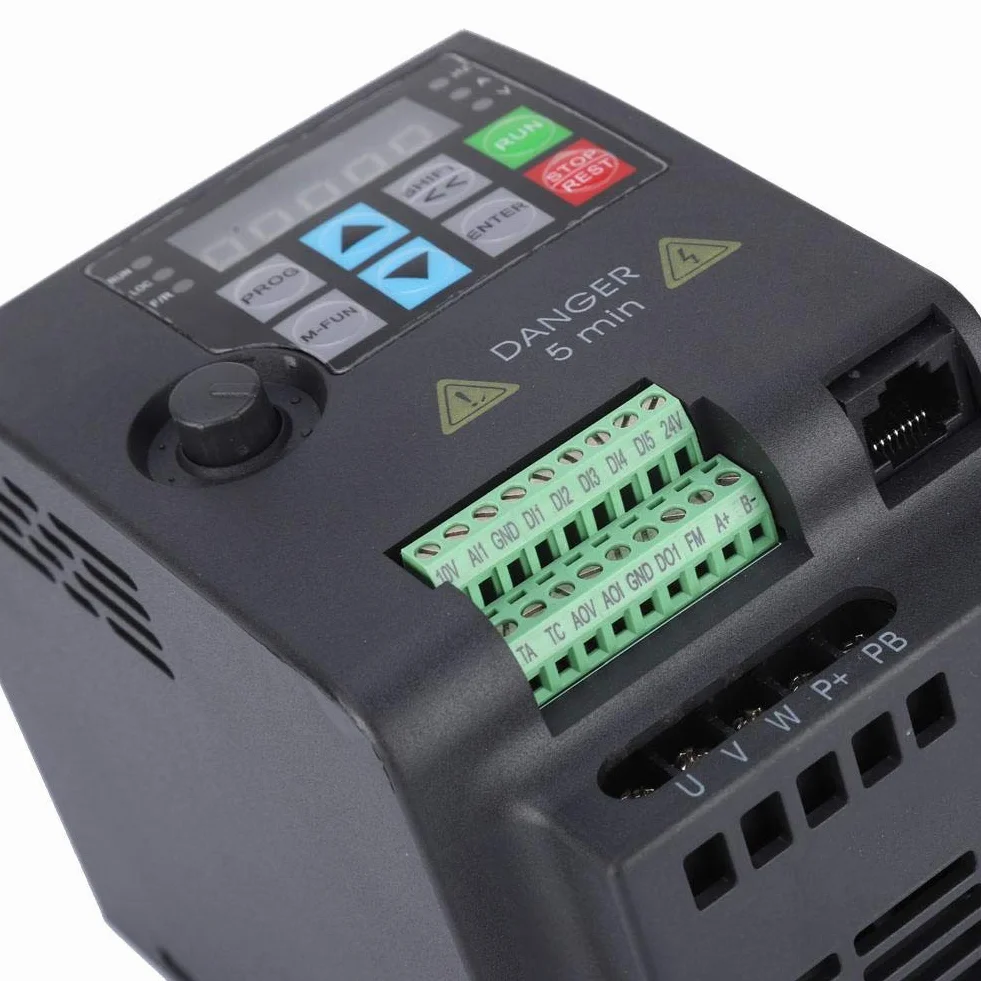 Przetwornica częstotliwości VFD 0,75 kW 3-fazowy regulator prędkości 220 V/380 V