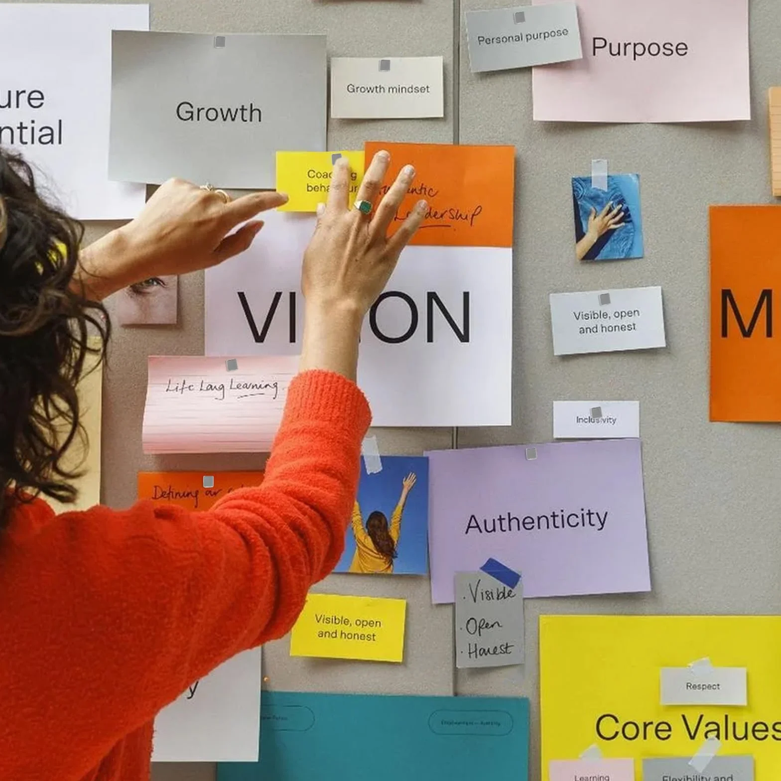 UTOMAG Magnesy neodymowe 10 x 10 x 4 mm kwadratowe, bardzo mocne, magnes neodymowy, ale łatwy do usunięcia, magnesy o skośnym kształcie do tablic suchościeralnych, lodówek, zdjęć (20 Sztuk)