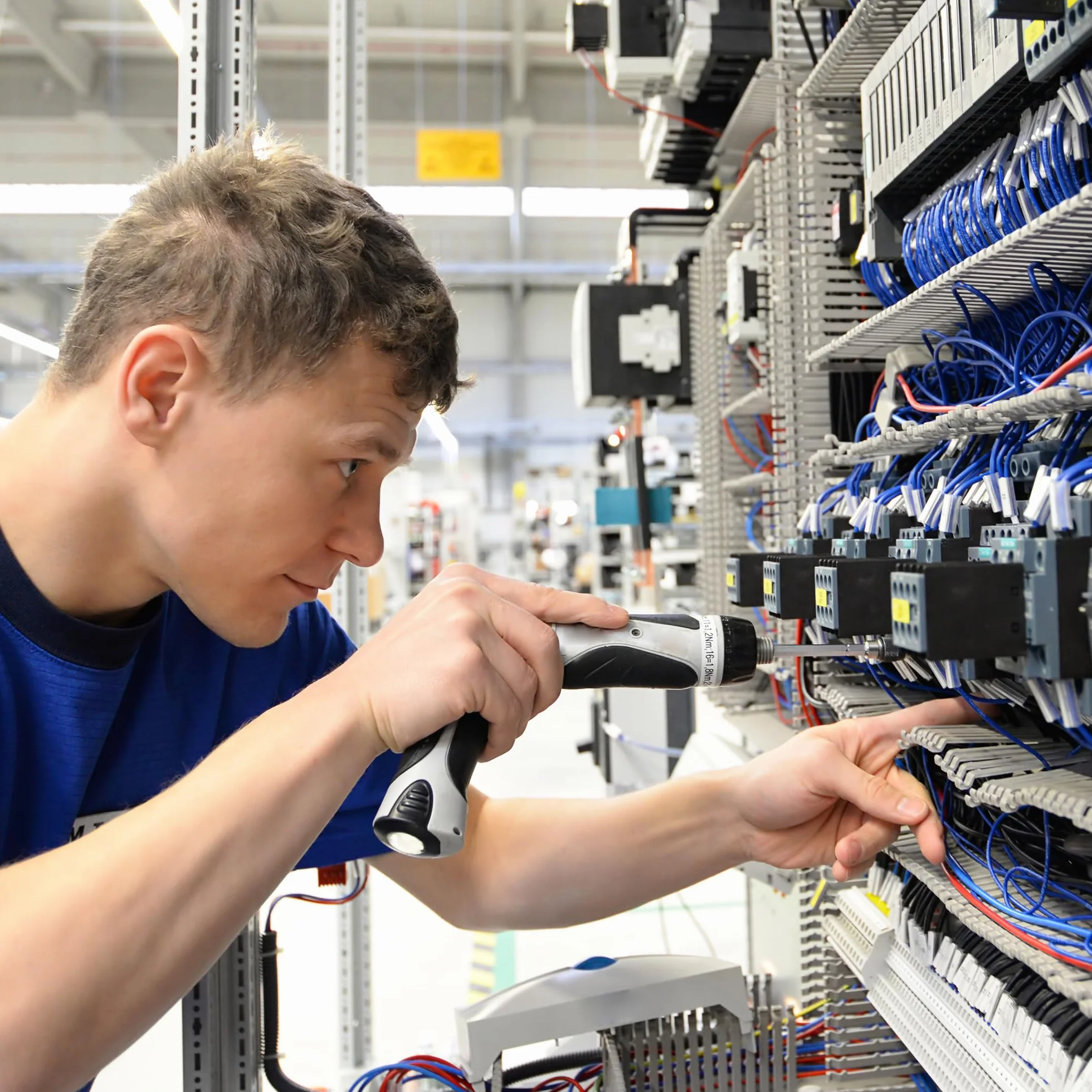 KabelDirekt – Zestaw termokurczliwych rur z 270 częściami – rurki termokurczliwe o stosunku kurczenia 3:1 z klejem, 5 rozmiarów o średnicy 2,4-9,5mm, długość 45/90mm, do wodoodpornej izolacji kabli