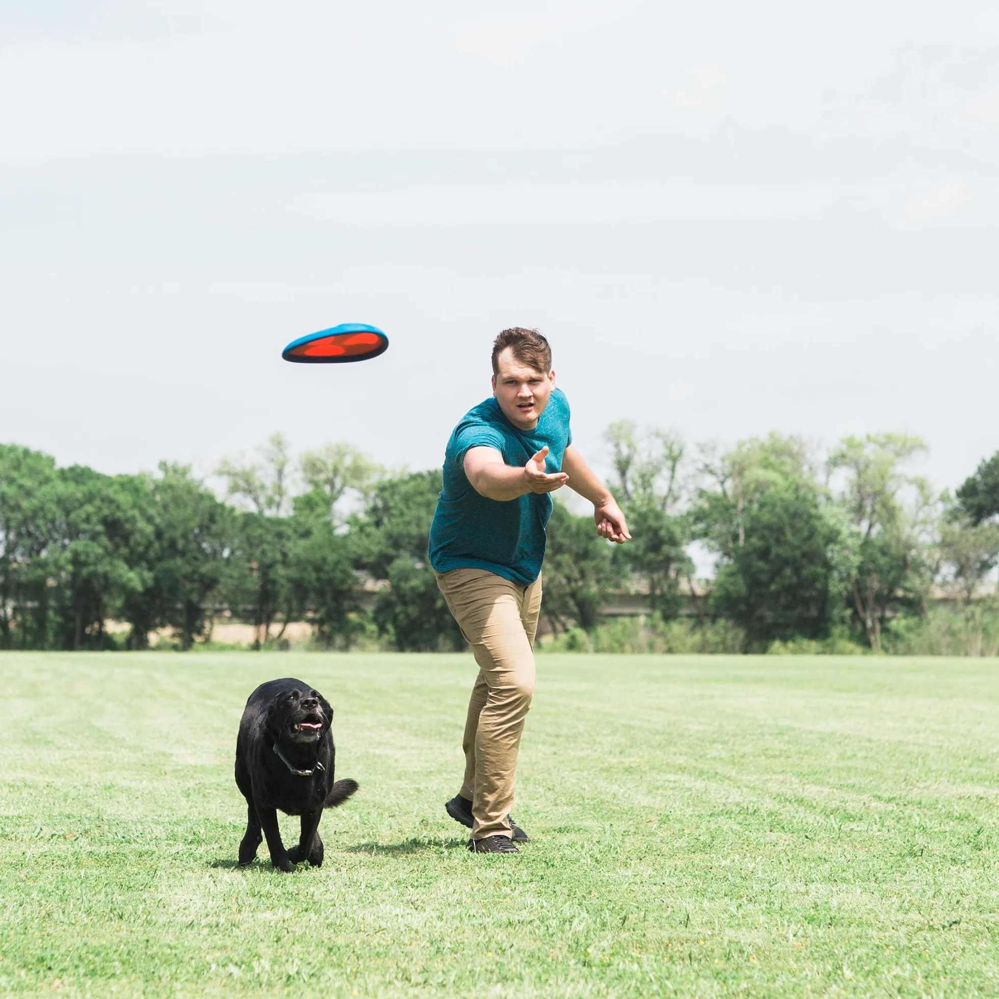 Chuckit! Fetch Flight Dog Toy Trwała gumowa narzuta frisbee i tarcza do pobierania dla psów