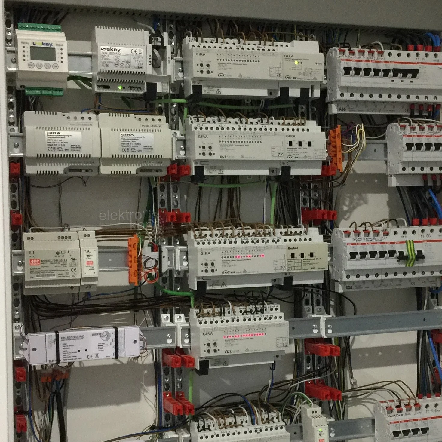 12 VDC | 4,5 A | 54 W | Mean Well HDR-60-12 zasilacz szynowy DIN-Rail