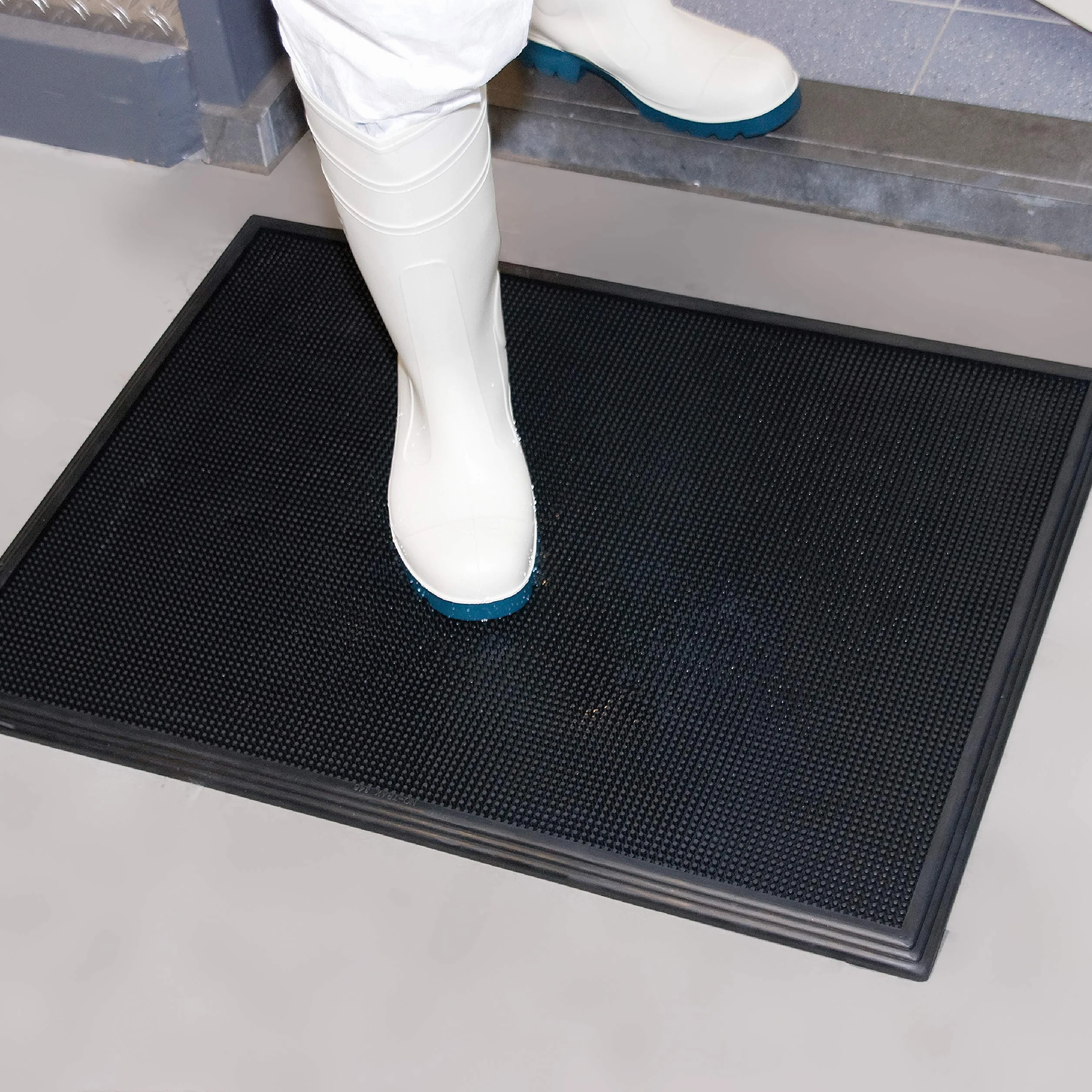 Sani-Trax® mata dezynfekcyjna, 61 x 81 cm, napełniana, czarna