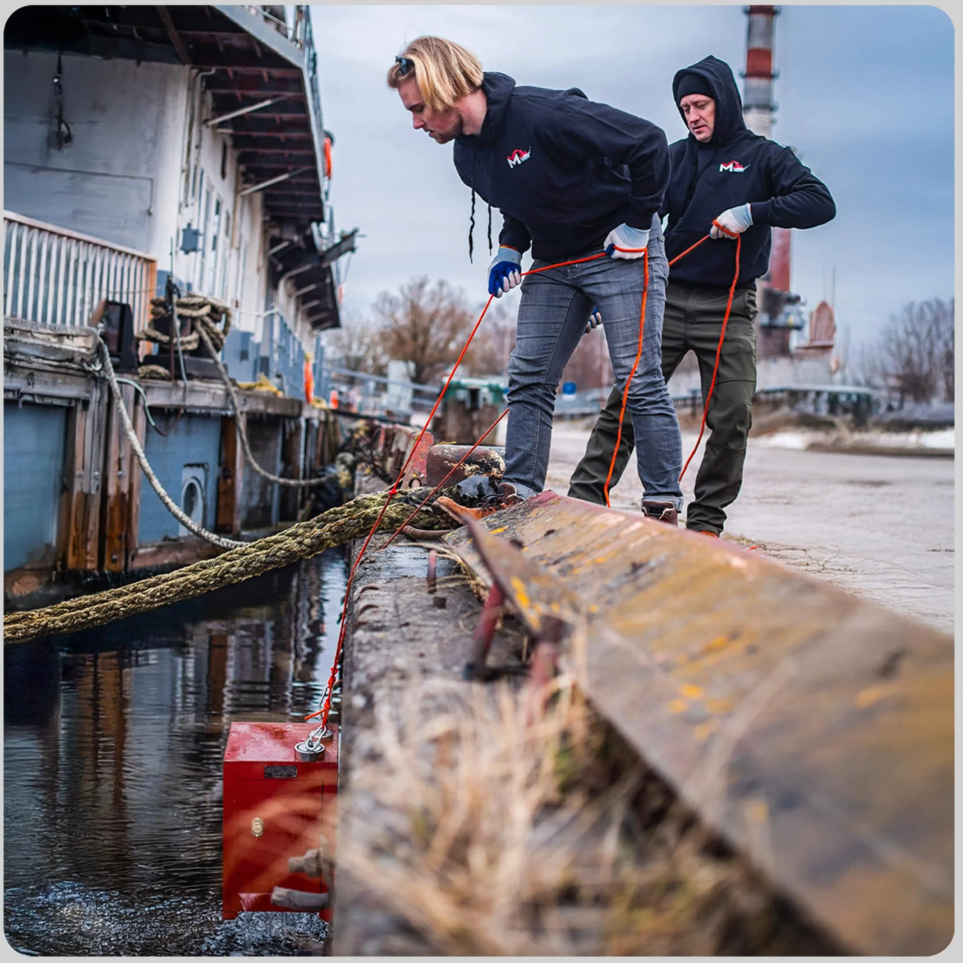 MAGFISHION Dwustronny Zestaw do Magnetycznego Wędkarstwa - Siła Przyciągania 700KG (2x 350kg) - Ø94mm - Magnes Neodymowy - Z Ciemnopomarańczową Liną (20M) & Rękawice - Magnes Ryba
