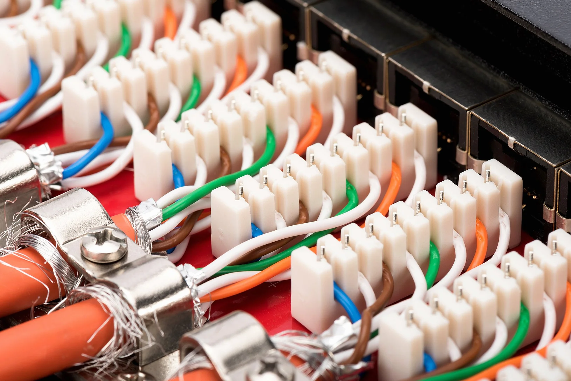DIGITUS Desktop Panel krosowy (patch panel) - Cat-6A - 12-portowy RJ45 - ekranowany - pole krosowe LSA - montaż powierzchniowy - czarny