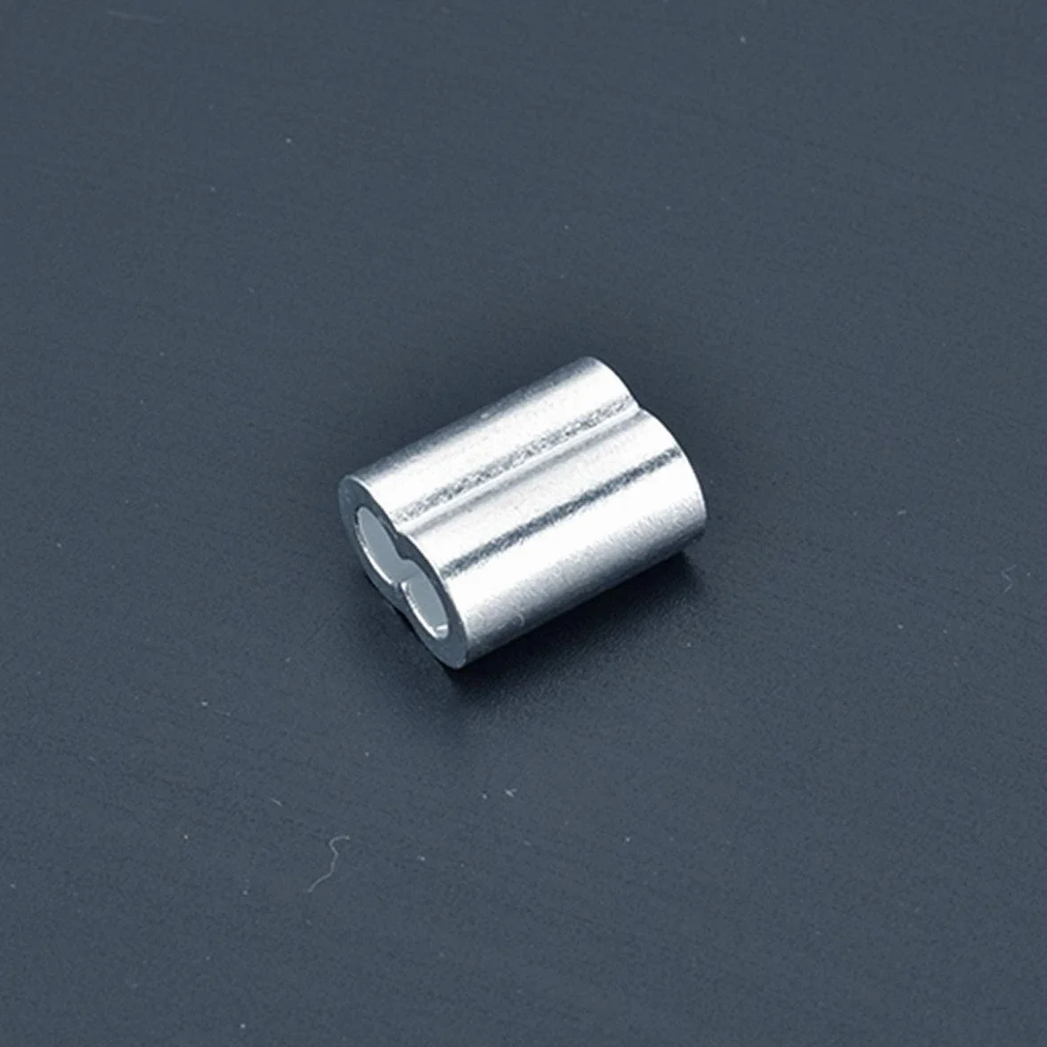 Aluminiowe klipsy zaciskowe 2 mm do lin stalowych srebrne