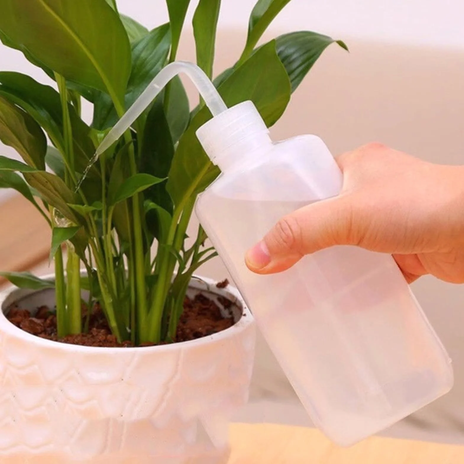 Safety Wash Bottle, Squeeze Water Bottle, Narrow Mouth Dispenser, Flow-Control Spout Design, Precision Tip, Lab Washing Cleaning Use, 6.89x3.94x2.36 Inches, Clea,r 1 Piece