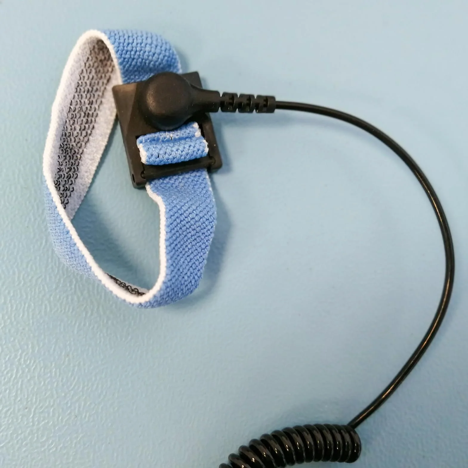 ESD Kabel uziemiający antystatyczny 180 cm podwójne zamknięcie niebieski
