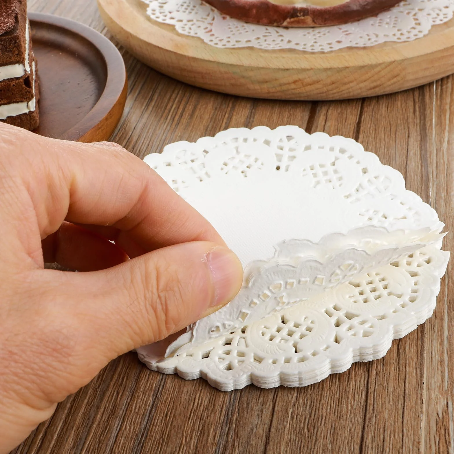 Yolev 120 sztuk podkładek na żywność, 11,5 cm 16,5 cm i 21,5 cm jednorazowe papierowe podkładki na stół, białe koronkowe papierowe podkładki na ślub, urodziny, ciasta, desery, jasnobrązowe