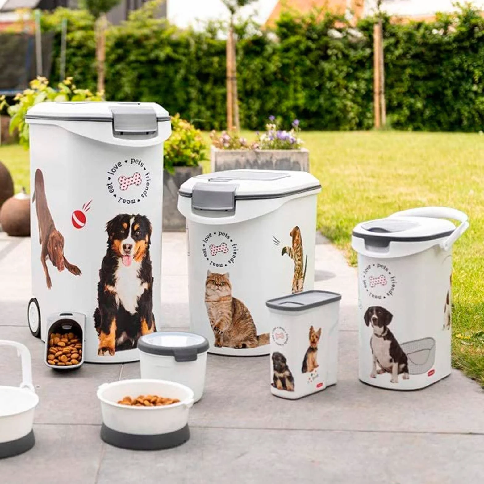 CURVER Domek do karmy dla psów - 2,5kg / 6L - Hermetyczne przechowywanie karmy dla psów i małych zwierząt - 28 x 12 x 28 cm - Biały